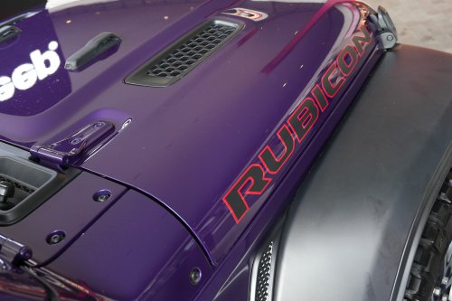 New Model Jeep Wrangler Dan Gladiator 2026 Meluncur: Warna Reign Jadi Sorotan