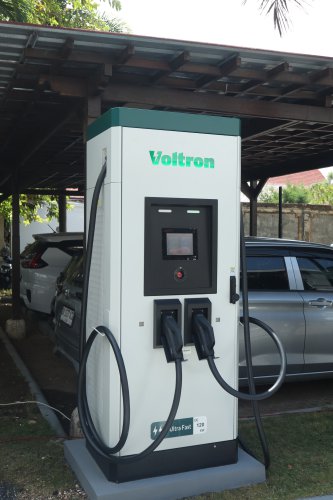 Charging Station 30 Menit Beres: Charger Ultra Fast 120 kW dari Voltron Hadir di Bali