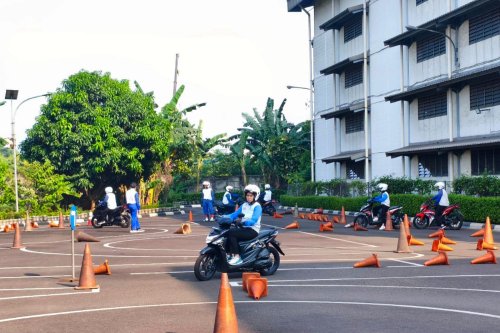 Safety Riding Pengendara Perempuan Meningkat, #Cari_Aman Jadi Kebutuhan Wajib