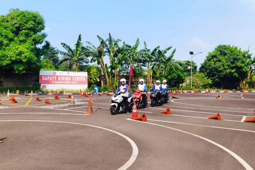 Safety Riding Pengendara Perempuan Meningkat, #Cari_Aman Jadi Kebutuhan Wajib