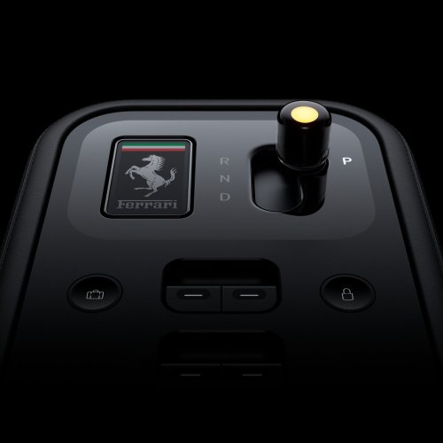 Mobil Listrik Luce Diolok Sebagai “Apple Car” Berkedok Ferrari