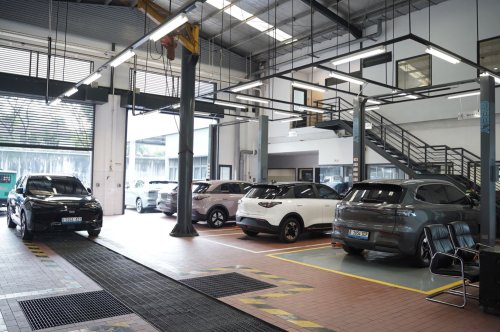 Geely, Dealer Opening Geely Resmikan Dua Dealer Baru di Jakarta dan Tangerang