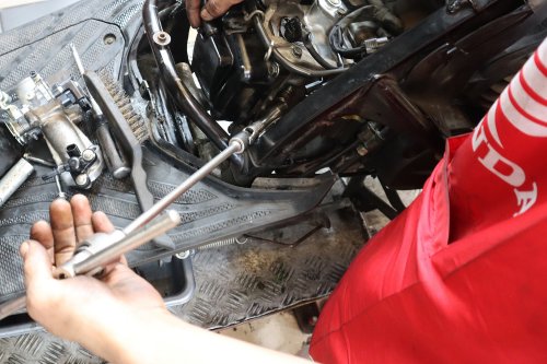 Tips Motor Gas Sudah Dibejek Tapi Motor Terasa Loyo? Bisa Jadi Biang Keroknya Busi