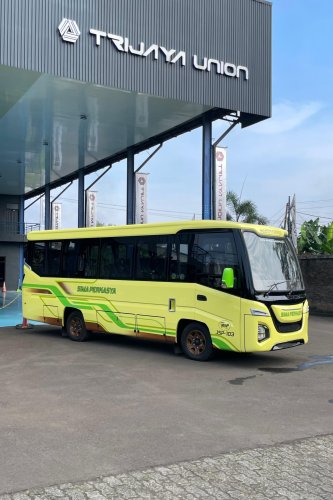 Commercial Vehicle Hino Serahkan Bus Anniversary PO Sima Perkasya di Jamnas Bismania 2026