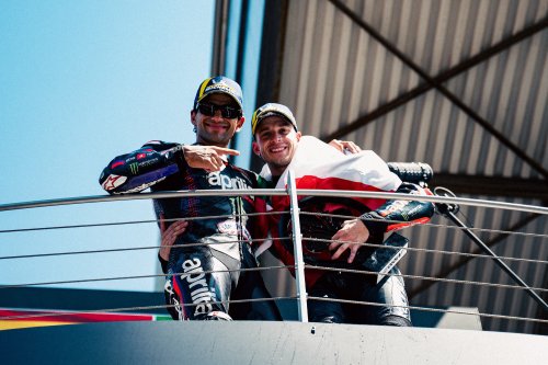 MotoGP Italia 2026 Aprilia Cetak Sejarah di Mugello: Bezzecchi Menang, Martín Finis Kedua
