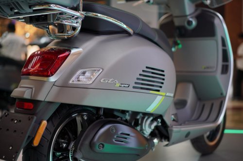 Motor Baru Vespa GTS Super Tech 250 HPE, Harga Turun Tanpa Hilang Status Flagship