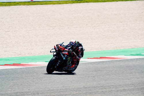 MotoGP Italia 2026 Aprilia Cetak Sejarah di Mugello: Bezzecchi Menang, Martín Finis Kedua