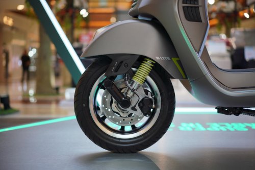 Motor Baru Vespa GTS Super Tech 250 HPE, Harga Turun Tanpa Hilang Status Flagship