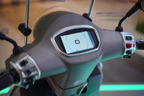Motor Baru Vespa GTS Super Tech 250 HPE, Harga Turun Tanpa Hilang Status Flagship