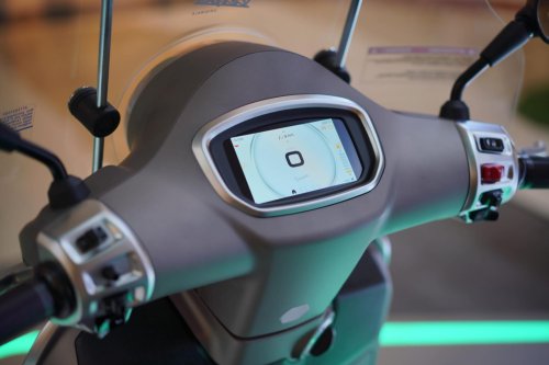 Motor Baru Vespa GTS Super Tech 250 HPE, Harga Turun Tanpa Hilang Status Flagship