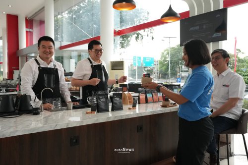 Pembukaan Dealer Auto2000 – PERLUAS KONSEP DEALER 5B LEWAT CAFE X FIRST CRACK