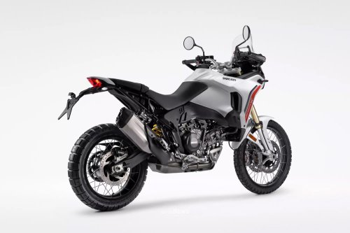 Adventure Bike Ducati DesertX 2026 Resmi Meluncur – MESIN V2 BARU, MAKIN SIAP OFF-ROAD