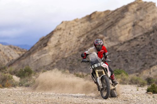 Adventure Bike Ducati DesertX 2026 Resmi Meluncur – MESIN V2 BARU, MAKIN SIAP OFF-ROAD