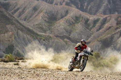 Adventure Bike Ducati DesertX 2026 Resmi Meluncur – MESIN V2 BARU, MAKIN SIAP OFF-ROAD