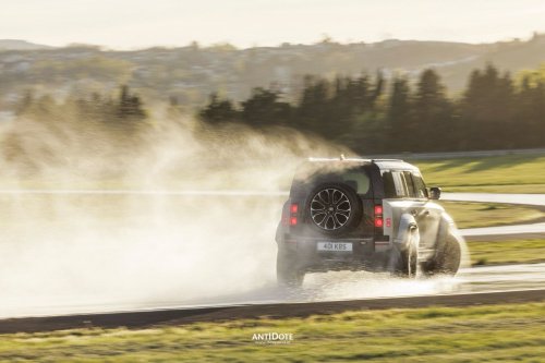 FIA W2RC Evolusi Defender OCTA Menjadi D7X-R – DARI JALAN RAYA KE RALLY