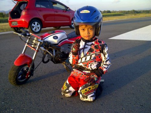 Honda Team Asia Veda Ega Pratama – LATIHAN DI PASAR SAPI GUNUNGKIDUL KE PODIUM MOTO3