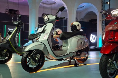 Motor Baru Vespa Primavera &amp; Sprint 180 – PUNYA BANYAK PILIHAN WARNA DAN AKSESORI