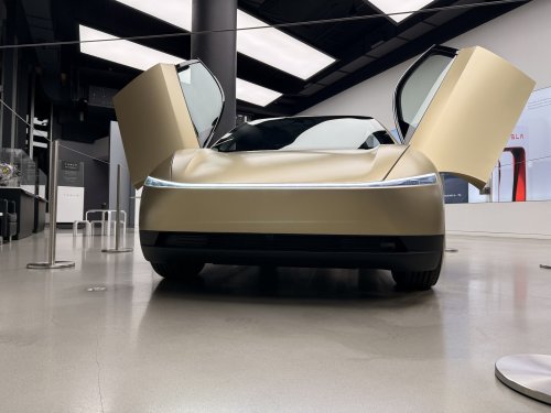 Tesla, Tesla Cybercab: mass-producing a car it can't sell or drive itself