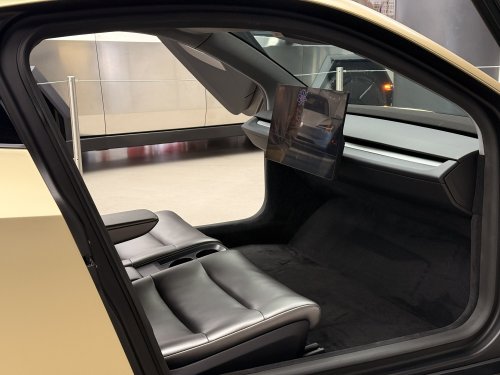 Tesla, Tesla Cybercab: mass-producing a car it can't sell or drive itself