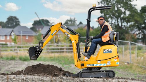UK rental fleet makes it EZ to go EV with 100 electric JCB options
