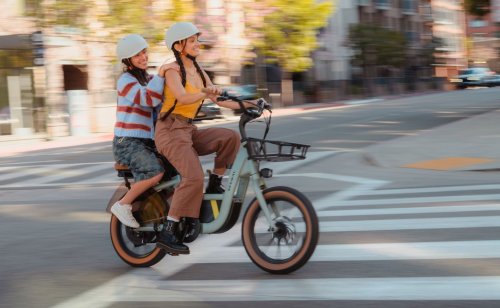 More fun with a friend: Important tips for e-bike riding with two passengers