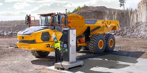 It begins: electric articulated haul trucks reach production [video]