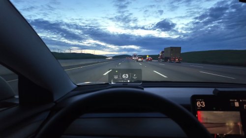 NeuroHUD puts Tesla navigation and alerts where drivers can see them