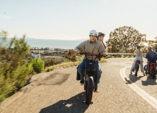 More fun with a friend: Important tips for e-bike riding with two passengers