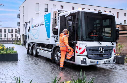 Daimler, Frankfurt expands commercial EV fleet with 10 new Daimler trucks