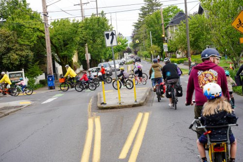 What is a bike bus and why are parents loving them so much?