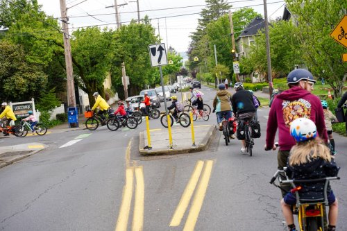 What is a bike bus and why are parents loving them so much?