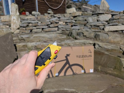 Tezeus C8 review: This light & sleek European commuter e-bike gets a lot right