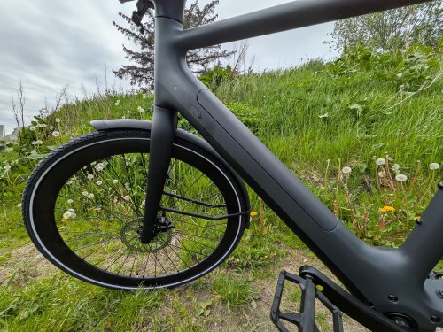 Tezeus C8 review: This light &amp; sleek European commuter e-bike gets a lot right