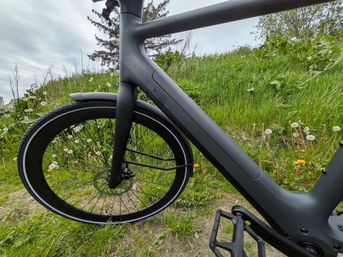 Tezeus C8 review: This light &amp; sleek European commuter e-bike gets a lot right