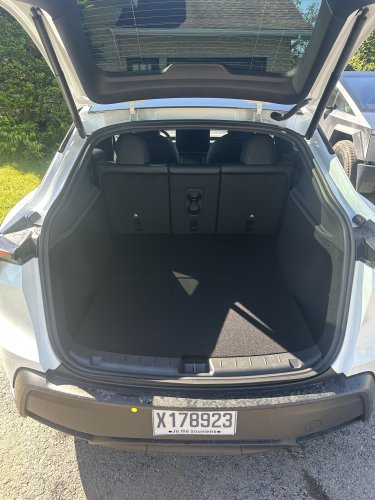 Tesla Model Y RWD 2026 Review: an entry-level trim with top-of-the-line technology