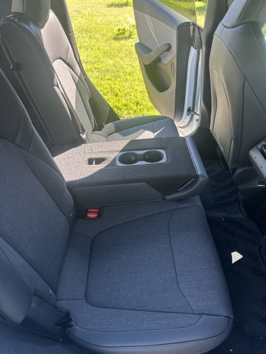 Tesla Model Y RWD 2026 Review: an entry-level trim with top-of-the-line technology