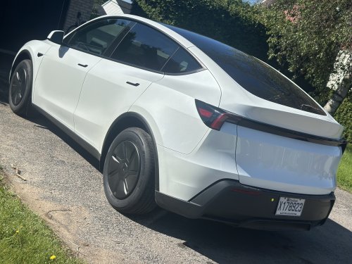 Tesla Model Y RWD 2026 Review: an entry-level trim with top-of-the-line technology