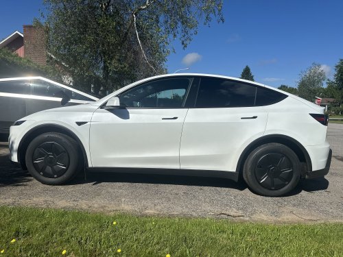 Tesla Model Y RWD 2026 Review: an entry-level trim with top-of-the-line technology