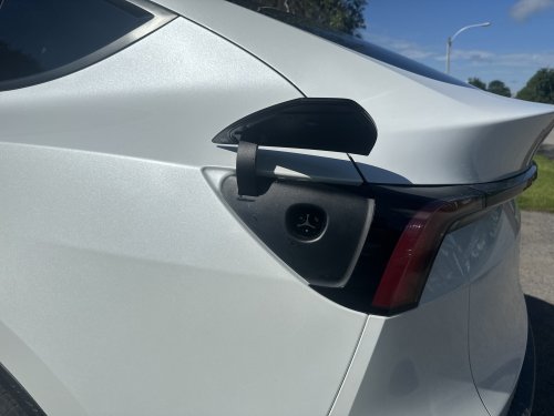 Tesla Model Y RWD 2026 Review: an entry-level trim with top-of-the-line technology