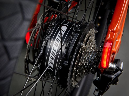 Momentum’s new Vida E+ EX commuter e-bike adds cruise control, throttle, and more