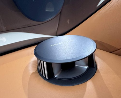 Genesis GV90 has a clever trick: A pop-up 24.6" theater [Video]