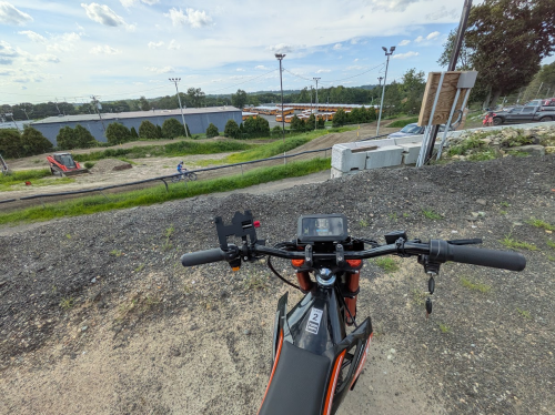 Qronge X1 Spark L Review: Does a $1,299 Sur-Ron Light Bee alternative cut the right corners?