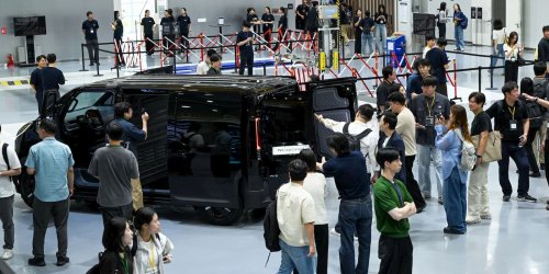 Kia's electric van now comes in 10 top hats, including a 7-seater