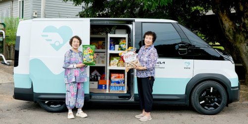 Kia, Kia's EV van becomes a mobile grocery store for free food delivery