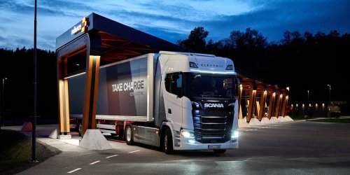 JUNA puts more than 100 Scania electric semi trucks to work