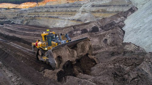 CAT puts century-old train tech to work in new, heavier electric drive dozer