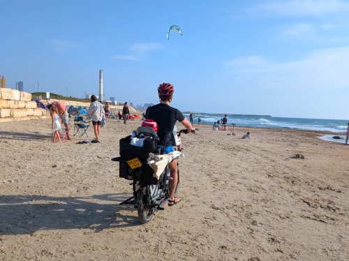 This family of four put 1,000 km on a cargo e-bike instead of buying a second car