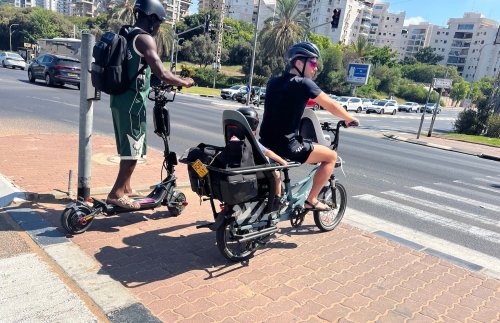This family of four put 1,000 km on a cargo e-bike instead of buying a second car