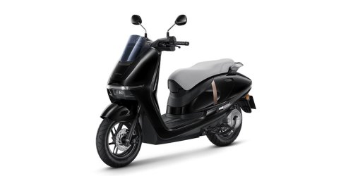 Honda's new 50 MPH commuter 'electric motorcycle' rolls out with interesting battery choice | Electrek