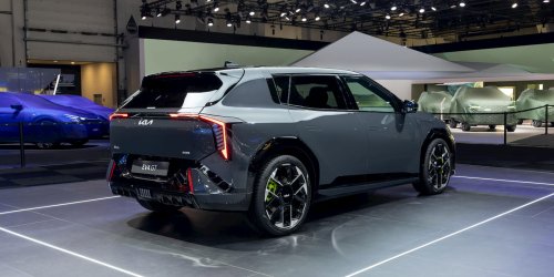 Kia, AWD, Kia's electric hatch gains AWD and nearly 350 miles of range